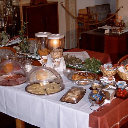 Hotel Pizzeria Venezia Sohren Екстер'єр фото