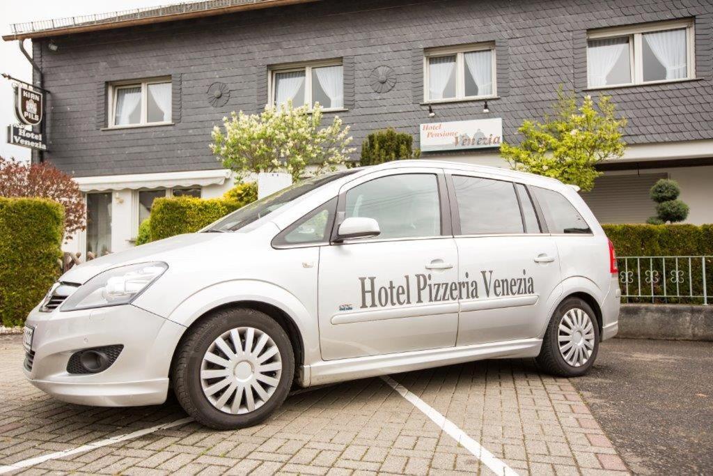Hotel Pizzeria Venezia Sohren Екстер'єр фото