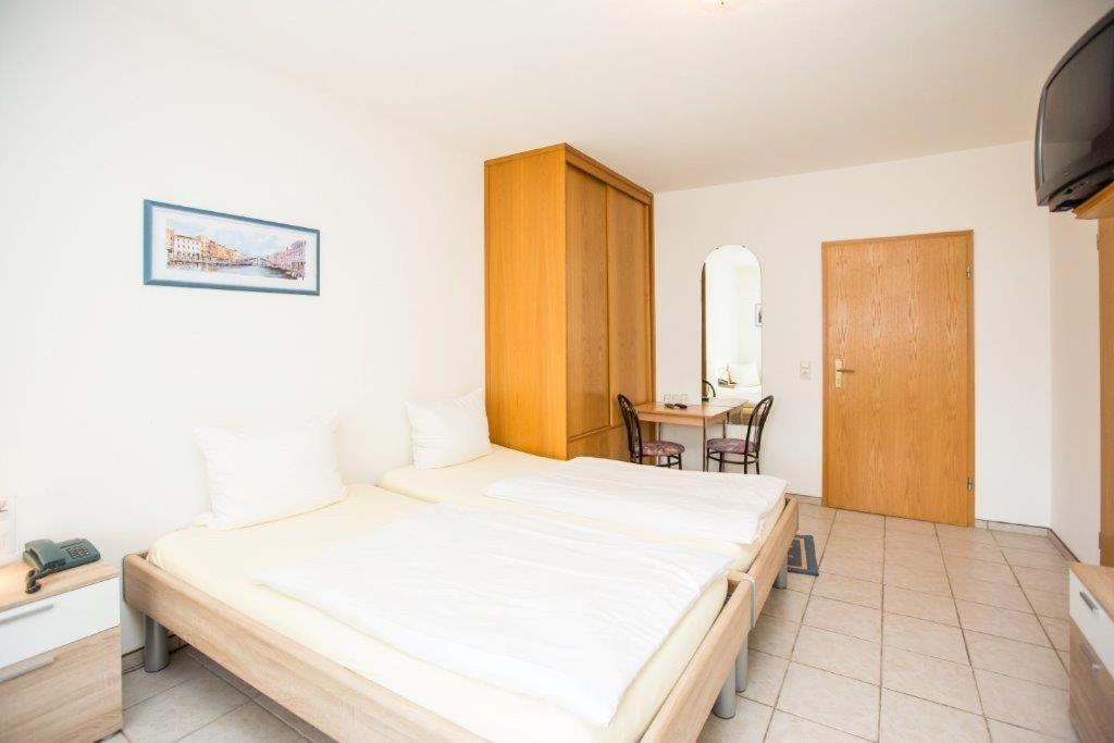 Hotel Pizzeria Venezia Sohren Екстер'єр фото